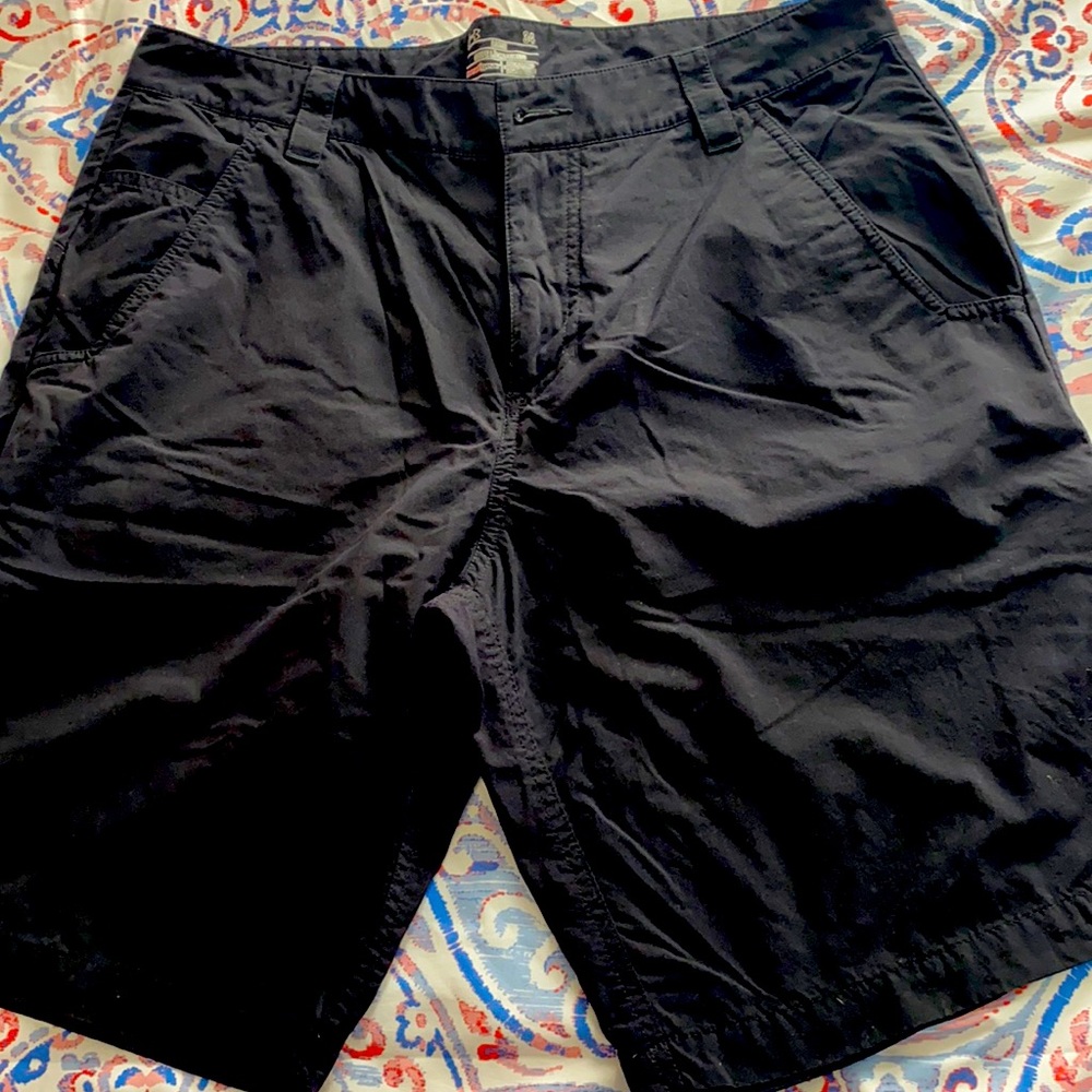 Men’s UA heat gear shorts